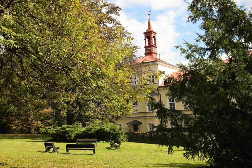 Penzion Zamek Rozsochatec エクステリア 写真
